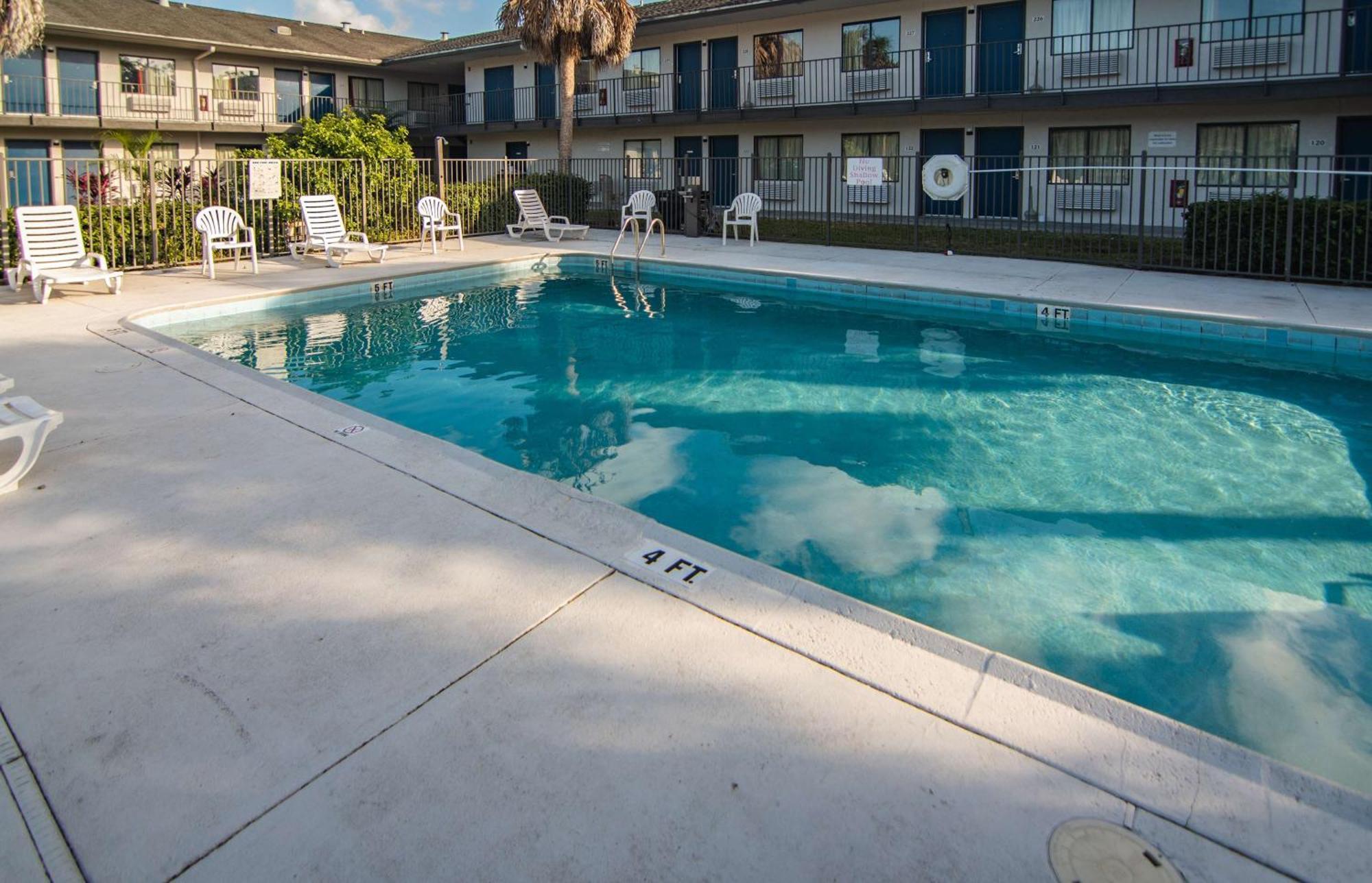 Motel 6-Ft. Pierce, Fl フォート・ピアス エクステリア 写真