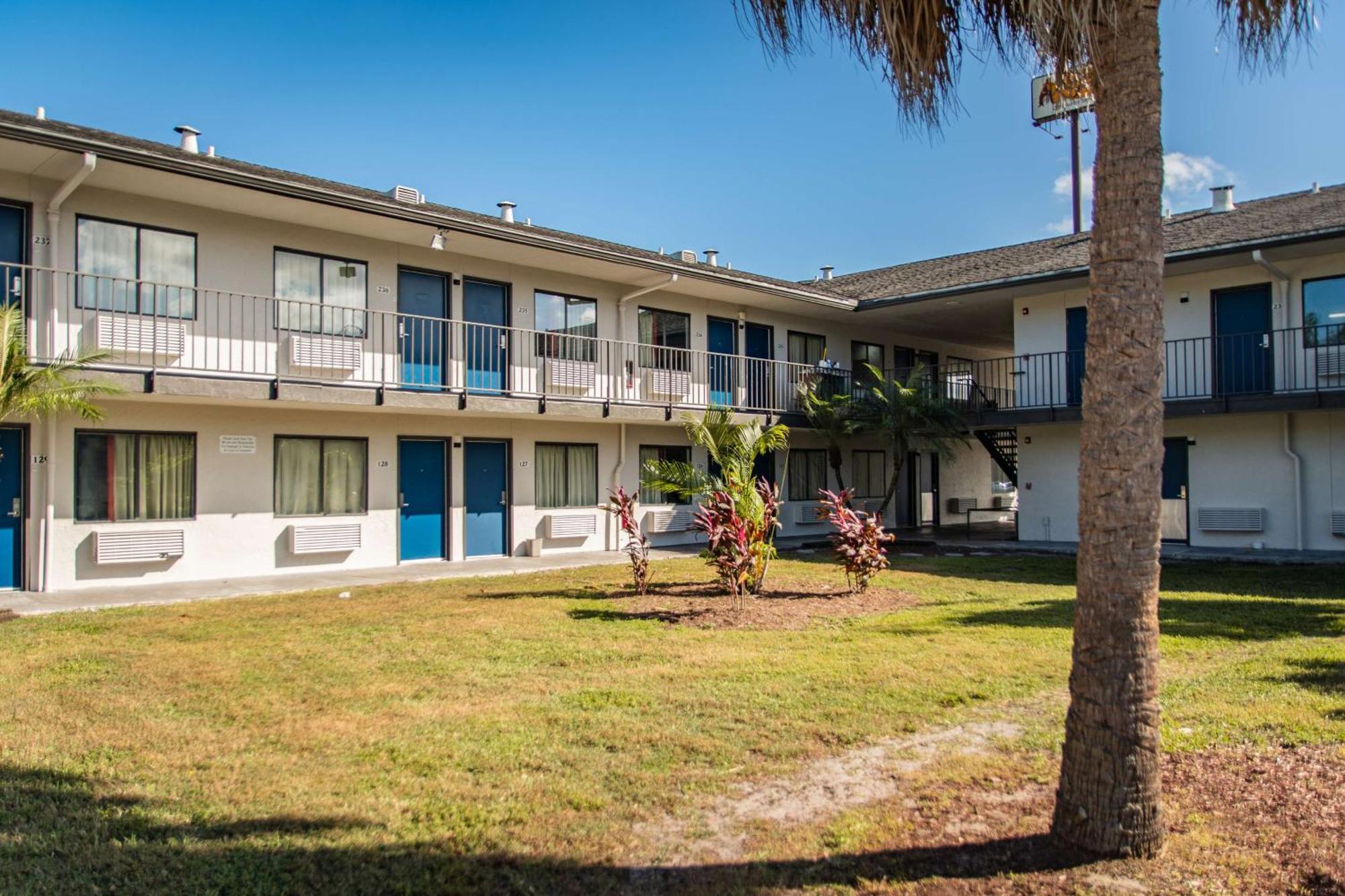 Motel 6-Ft. Pierce, Fl フォート・ピアス エクステリア 写真